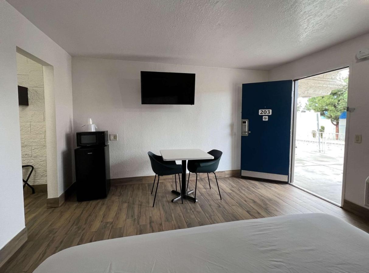 6-orange, Ca - Anaheim 2* Orange